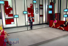 فتاة تتعرى على تلفزيون لبناني