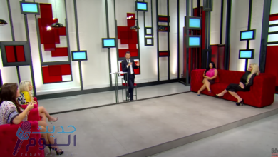 فتاة تتعرى على تلفزيون لبناني