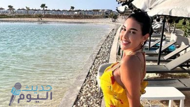 الفنانة ياسمين صبري تستعرض جمالها على الشاطئ بإطلالة صيفية (صور)